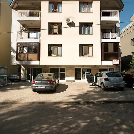 Appartement Rooftop Terrace & Studio Next To The Center Sofia